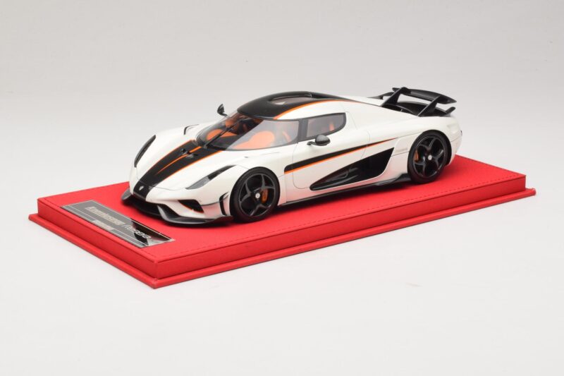 Koenigsegg Regera Fehér Fekete Karbonnal FrontiArt 1:18 REMC043 Gyanta