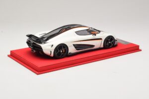 Koenigsegg Regera Fehér Fekete Karbonnal FrontiArt 1:18 REMC043 Gyanta – 2. kép a 7-ből