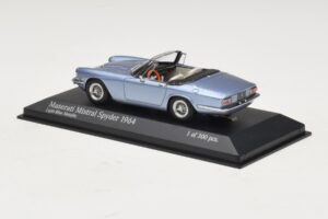 Maserati Mistral Spyder Light Blue Metallic Minichamps 1:43 437123432 Fém – 3. kép a 4-ből