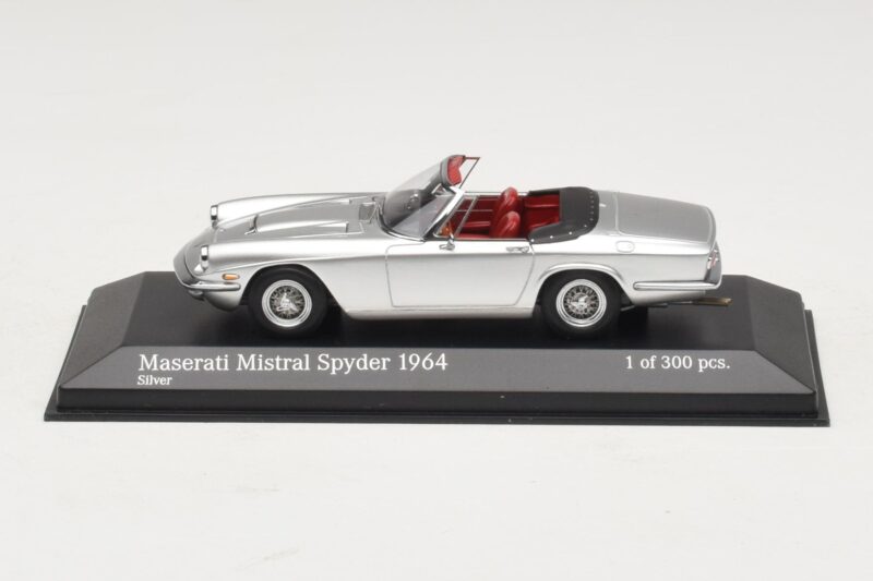 Maserati Mistral Spyder Ezüst Minichamps 1:43 Maserati Mistral Spyder Ezüst Minichamps 1:43 437123431 Fém