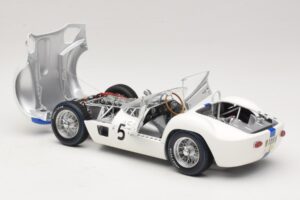 Maserati Tipo 61 #5 S. Moss / D. Gurney Camoradi ADAC 1000km Nurburgring Winner 1960 Minichamps 1:18 100601205 Fém – 5. kép a 8-ből