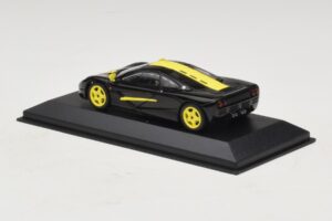 McLaren F1 Fekete Sárga Csíkokkal Minichamps 1:43 MCLAREN004 Fém – 2. kép a 4-ből