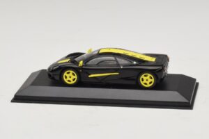 McLaren F1 Fekete Sárga Csíkokkal Minichamps 1:43 MCLAREN004 Fém – 3. kép a 4-ből