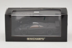 McLaren F1 GTR Longtail Fekete Matt 1997 Minichamps 1:43 MCLAREN010 Fém – 4. kép a 4-ből