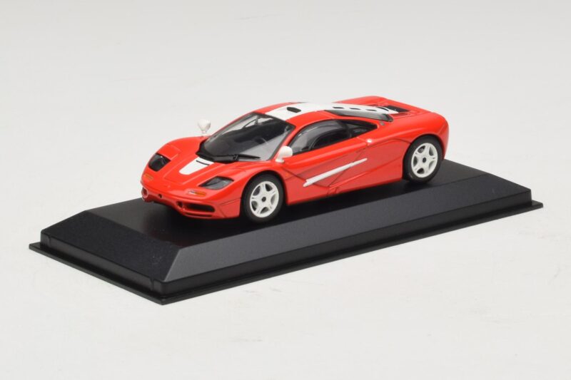 McLaren F1 Piros Fehér Csíkokkal Minichamps 1:43 McLaren F1 Piros Fehér Csíkokkal Minichamps 1:43 MCLAREN005 Fém