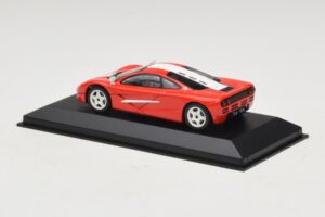 McLaren F1 Piros Fehér Csíkokkal Minichamps 1:43 MCLAREN005 Fém – 2. kép a 4-ből