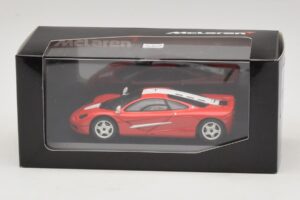 McLaren F1 Piros Fehér Csíkokkal Minichamps 1:43 MCLAREN005 Fém – 4. kép a 4-ből