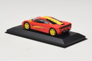 McLaren F1 Piros Sárga Csíkokkal Minichamps 1:43 MCLAREN006 Fém – 2. kép a 4-ből