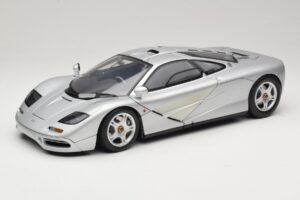 McLaren F1 Ezüst Minichamps 1:12 530133123 Fém
