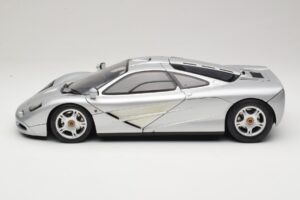 McLaren F1 Ezüst Minichamps 1:12 530133123 Fém – 4. kép a 8-ből