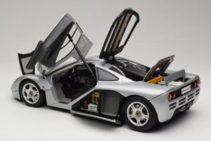 McLaren F1 Ezüst Minichamps 1:12 530133123 Fém – 5. kép a 8-ből