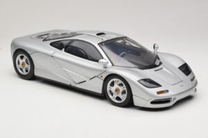 McLaren F1 Ezüst Minichamps 1:12 530133123 Fém – 6. kép a 8-ből