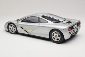 McLaren F1 Ezüst Minichamps 1:12 530133123 Fém – 7. kép a 8-ből
