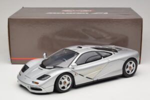 McLaren F1 Ezüst Minichamps 1:12 530133123 Fém – 8. kép a 8-ből
