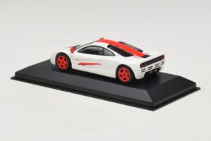McLaren F1 Fehér Piros Csíkokkal Minichamps 1:43 MCLAREN003 Fém – 2. kép a 4-ből