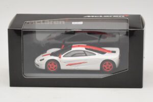McLaren F1 Fehér Piros Csíkokkal Minichamps 1:43 MCLAREN003 Fém – 3. kép a 4-ből