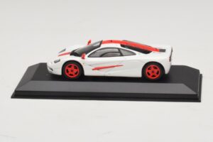 McLaren F1 Fehér Piros Csíkokkal Minichamps 1:43 MCLAREN003 Fém – 4. kép a 4-ből