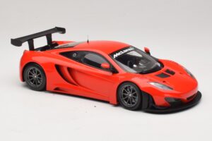 McLaren MP4-12C GT3 Piros 2013 Minichamps 1:18 151121392 Fém – 4. kép a 6-ből