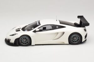 McLaren MP4-12C GT3 Fehér 2013 Minichamps 1:18 151121394 Fém – 3. kép a 6-ből