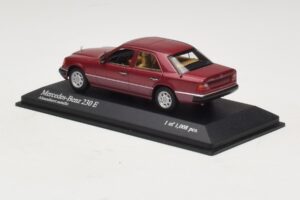 Mercedes 230E W124 Piros Metál Minichamps 1:43 400037001 Fém – 3. kép a 4-ből