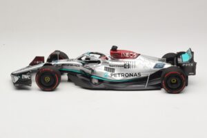 Mercedes AMG Petronas W13 E Performance #63 G. Russell Spanish GP 2022 Minichamps 1:18 110220063 Fém – 3. kép a 7-ből
