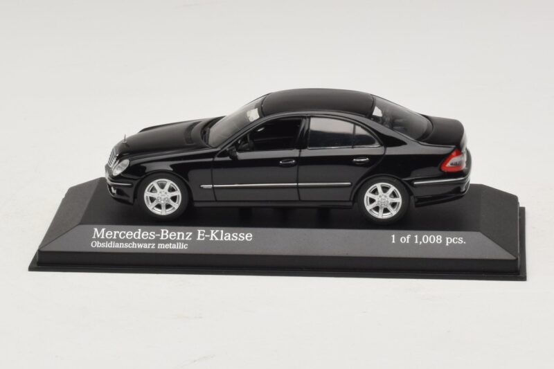 Mercedes E-Class W211 Fekete Metál Minichamps 1:43 Mercedes E-Class W211 Fekete Metál Minichamps 1:43 400036001 Fém