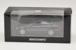 Mercedes E-Class W211 Fekete Metál Minichamps 1:43 400036001 Fém – 4. kép a 4-ből