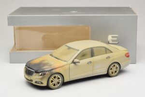 Mercedes E-Class W212 Kiégett Dubaj Művészautó Minichamps 1:18 MB008 Fém – 6. kép a 6-ből