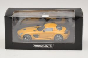 Mercedes SLS AMG C197 Black Series Arany Minichamps 1:43 437033022 Fém – 4. kép a 4-ből