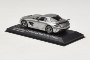 Mercedes SLS AMG C197 Black Series Szürke Metál Minichamps 1:43 437033024 Fém – 3. kép a 4-ből