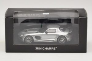 Mercedes SLS AMG C197 Black Series Szürke Metál Minichamps 1:43 437033024 Fém – 4. kép a 4-ből
