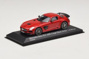 Mercedes SLS AMG C197 Black Series Piros Minichamps 1:43 437033021 Fém – 2. kép a 4-ből