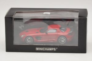 Mercedes SLS AMG C197 Black Series Piros Minichamps 1:43 437033021 Fém – 4. kép a 4-ből