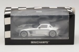 Mercedes SLS AMG GT3 Ezüst Minichamps 1:43 410113202 Fém – 4. kép a 4-ből