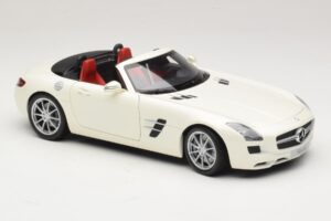 Mercedes SLS AMG Roadster Mystic White II Minichamps 1:18 B66960079 Fém – 8. kép a 9-ből