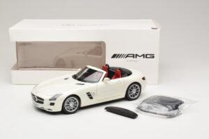 Mercedes SLS AMG Roadster Mystic White II Minichamps 1:18 B66960079 Fém – 9. kép a 9-ből