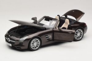 Mercedes SLS AMG Sepang Brown Minichamps 1:18 B66960080 Fém – 2. kép a 9-ből