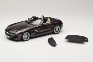 Mercedes SLS AMG Sepang Brown Minichamps 1:18 B66960080 Fém – 3. kép a 9-ből