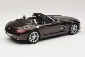 Mercedes SLS AMG Sepang Brown Minichamps 1:18 B66960080 Fém – 4. kép a 9-ből