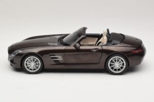 Mercedes SLS AMG Sepang Brown Minichamps 1:18 B66960080 Fém – 5. kép a 9-ből