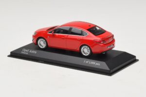Opel Astra J Piros Minichamps 1:43 410042001 Fém – 3. kép a 4-ből