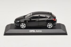 Opel Astra J Fekete Minichamps 1:43 ASTRA006 Fém