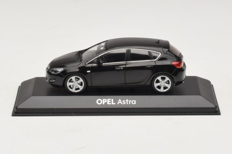 Opel Astra J Fekete Minichamps 1:43 ASTRA006 Fém