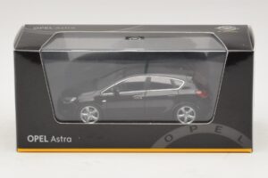 Opel Astra J Fekete Minichamps 1:43 ASTRA006 Fém – 4. kép a 4-ből