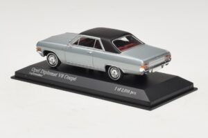 Opel Diplomat A V8 Coupe Ezüst Minichamps 1:43 400048020 Fém – 3. kép a 4-ből
