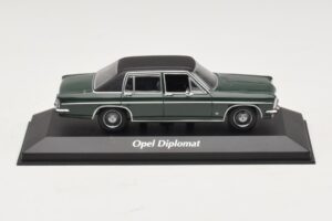 Opel Diplomat B Sötétzöld Maxichamps 1:43 940046070 Fém