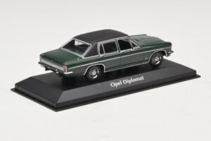 Opel Diplomat B Sötétzöld Maxichamps 1:43 940046070 Fém – 2. kép a 4-ből