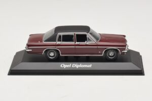 Opel Diplomat B Sötétpiros Maxichamps 1:43 940046071 Fém