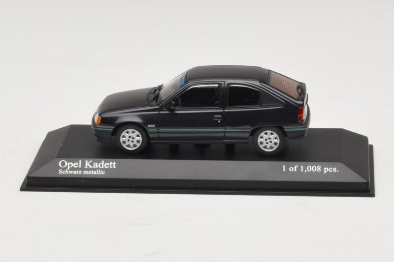 Opel Kadett E Black Metallic Minichamps 1:43 400045901 Fém