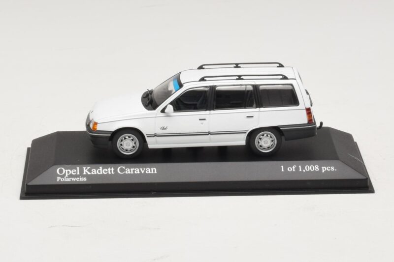 Opel Kadett E Caravan Fehér Minichamps 1:43 400045911 Fém